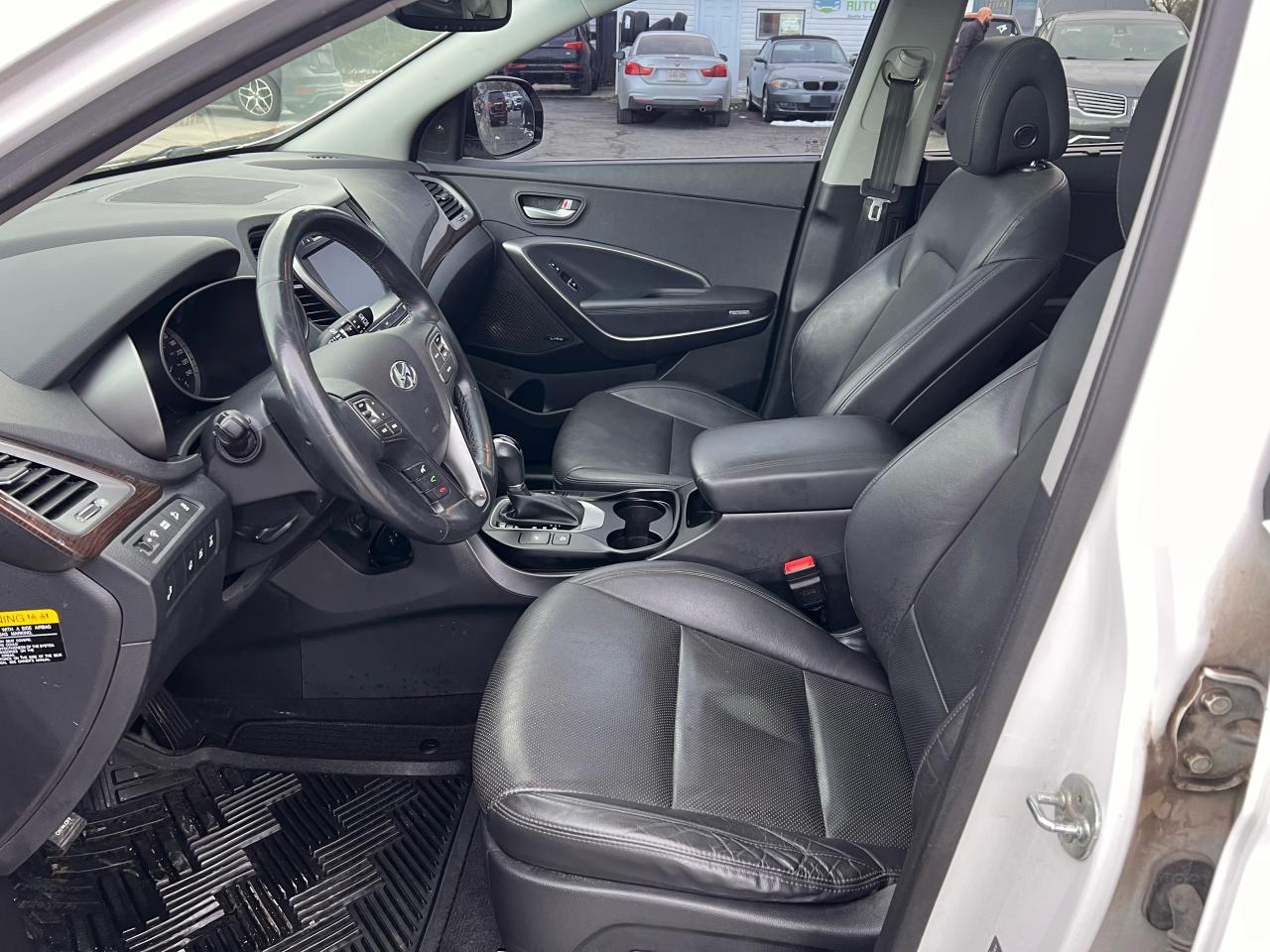 2017 Hyundai Santa Fe XL Luxury Photo