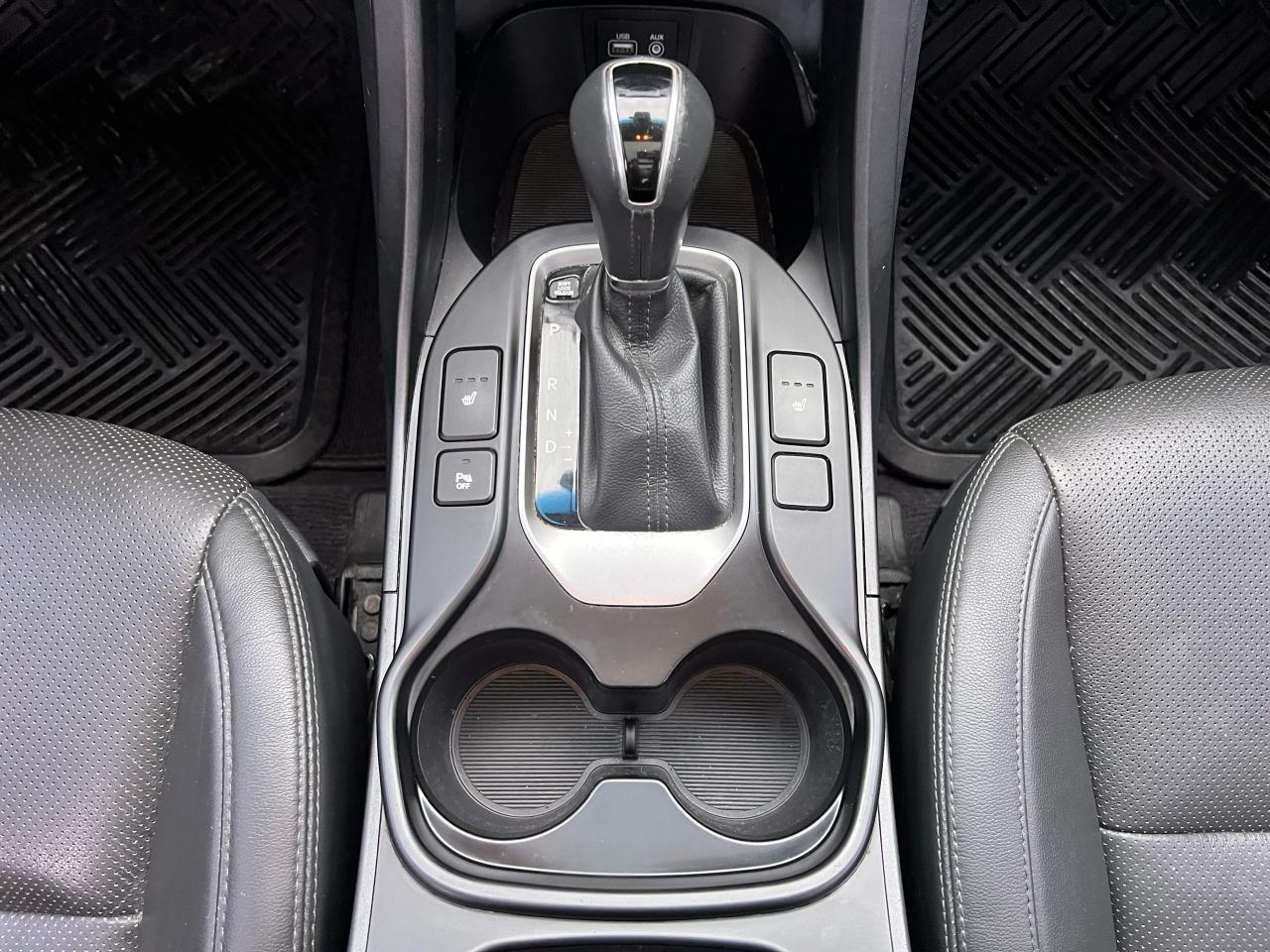 2017 Hyundai Santa Fe XL Luxury Photo