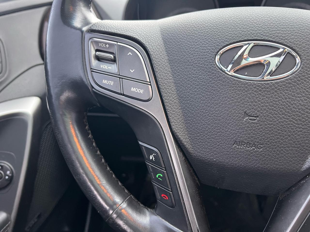 2017 Hyundai Santa Fe XL Luxury Photo