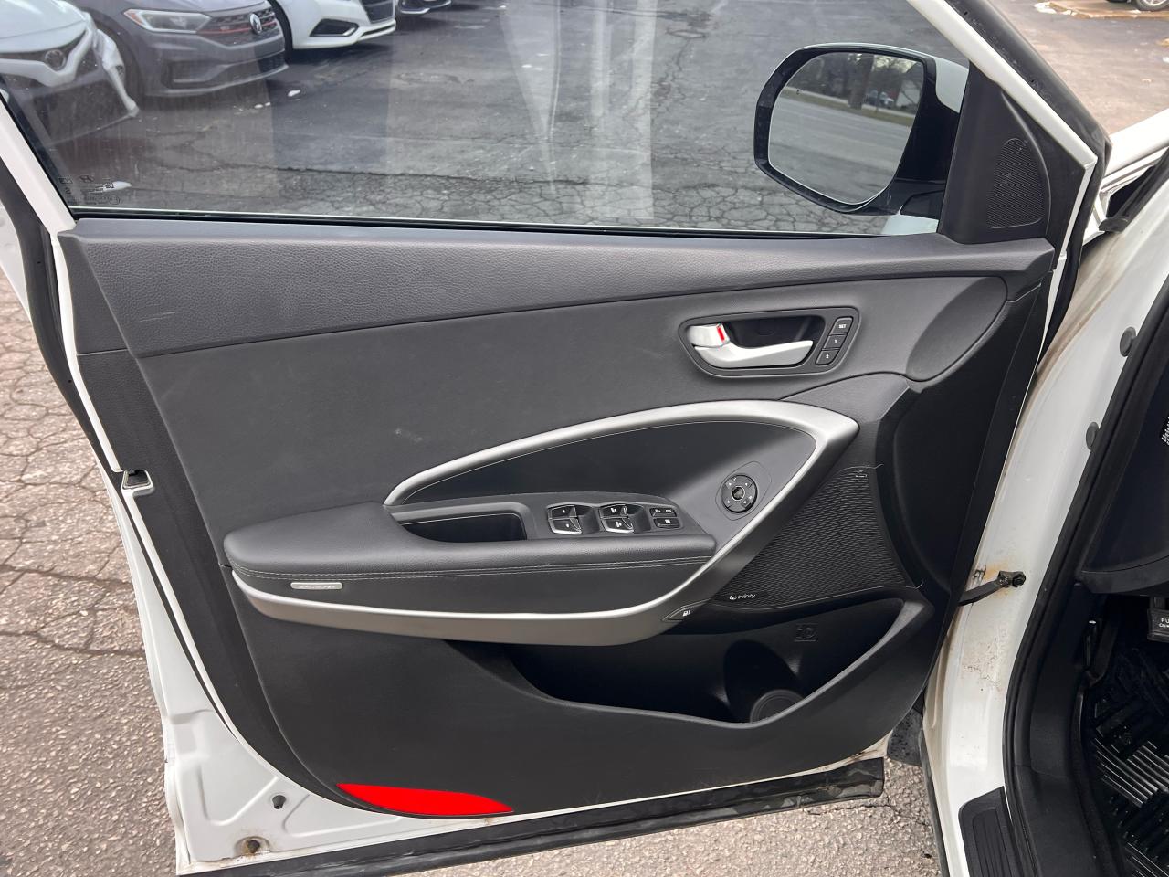 2017 Hyundai Santa Fe XL Luxury Photo