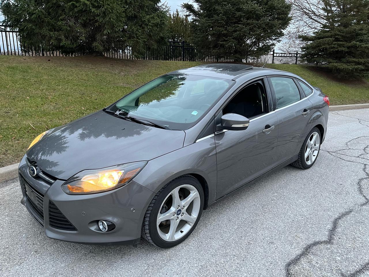 2012 Ford Focus TITANIUM-LOCAL SENIOR OWNER! ONLY 154K KMS.!! - Photo #1