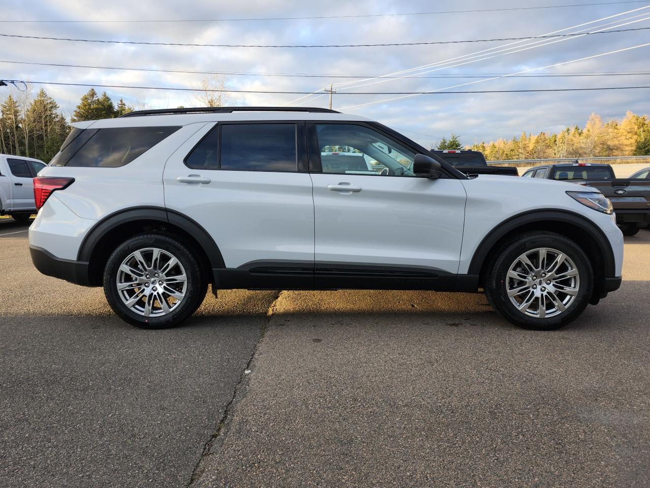 2026 Ford Explorer Active 4WD Photo3