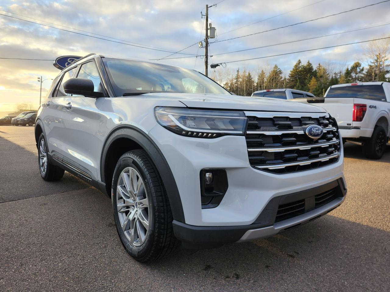 2026 Ford Explorer Active 4WD Photo2