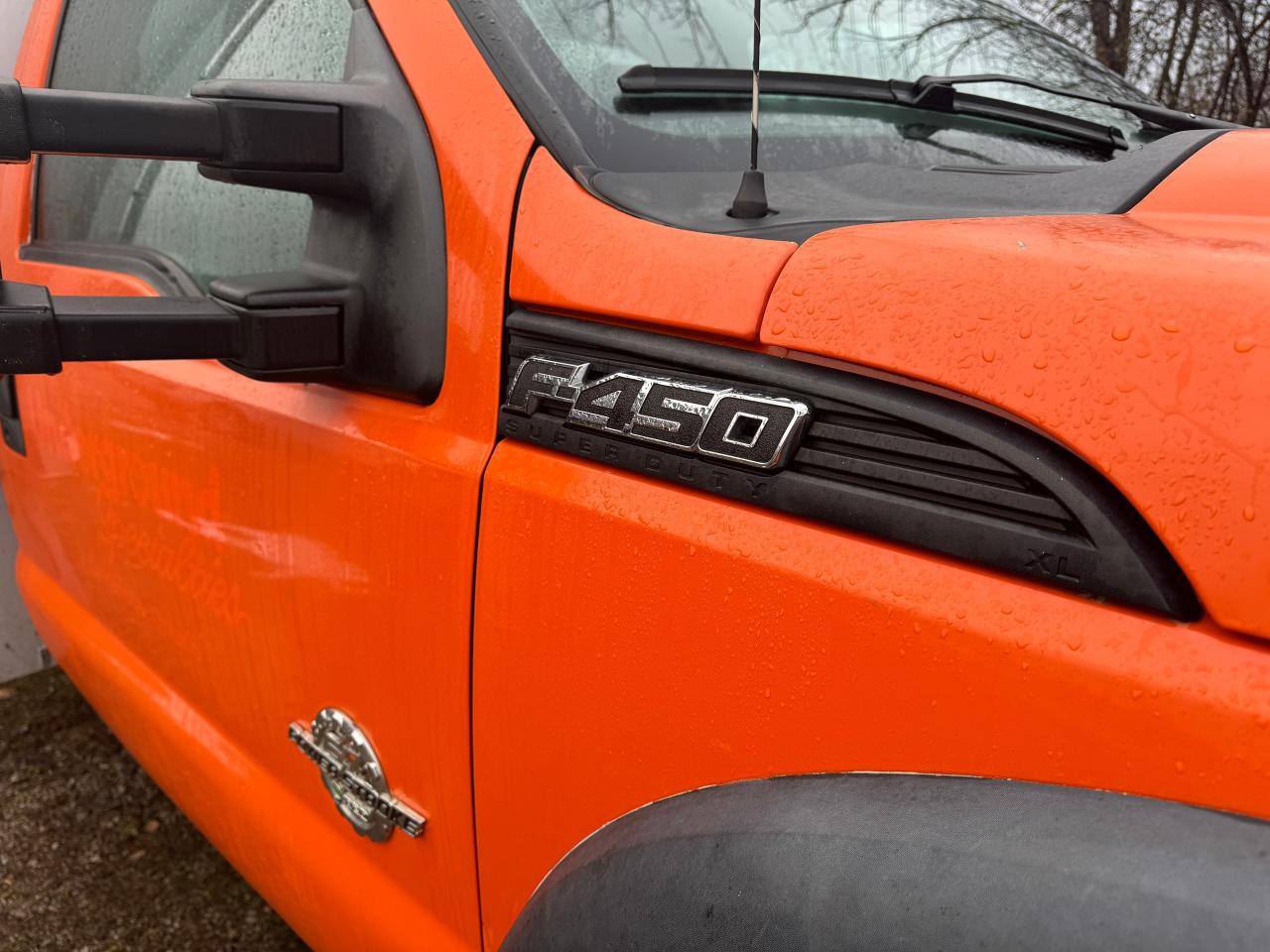 2013 Ford SUPER DUTY F-450 DRW XL 2WD 201" WB Chassis with 16' Flatbed - Photo #6