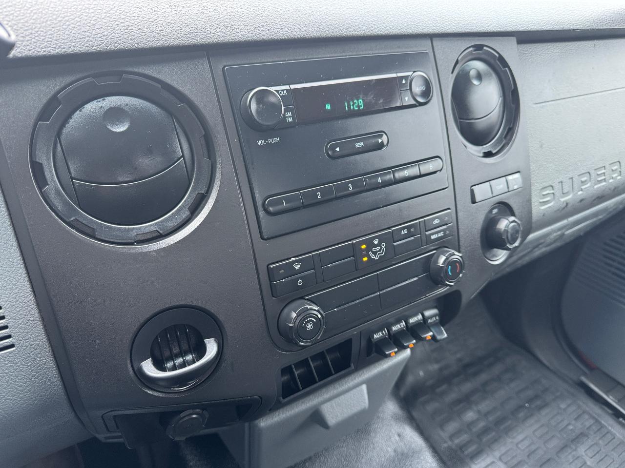 2013 Ford SUPER DUTY F-450 DRW XL 2WD 201" WB Chassis with 16' Flatbed - Photo #19