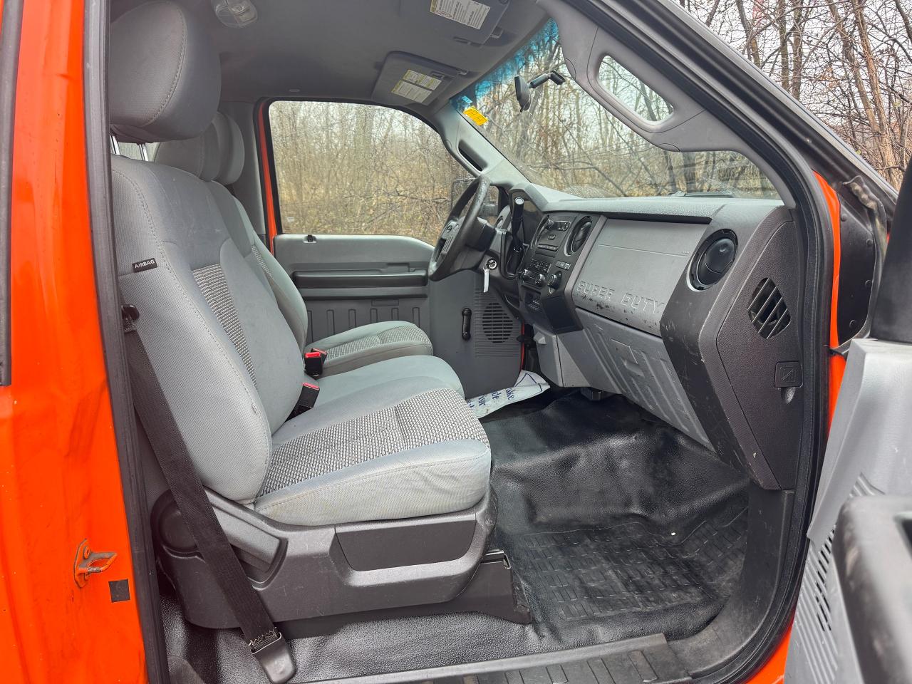 2013 Ford SUPER DUTY F-450 DRW XL 2WD 201" WB Chassis with 16' Flatbed - Photo #25