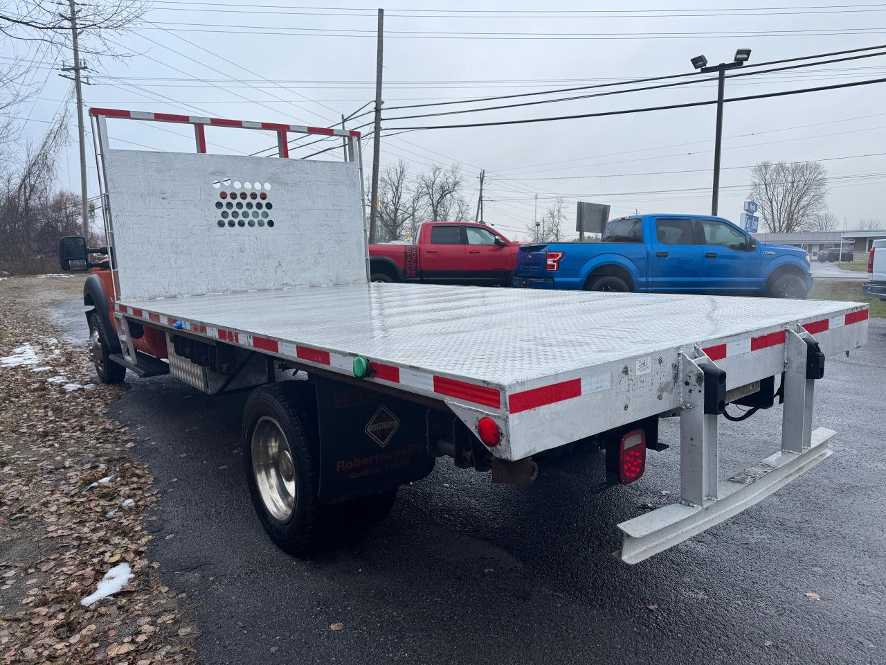 2013 Ford SUPER DUTY F-450 DRW XL 2WD 201" WB Chassis with 16' Flatbed - Photo #11