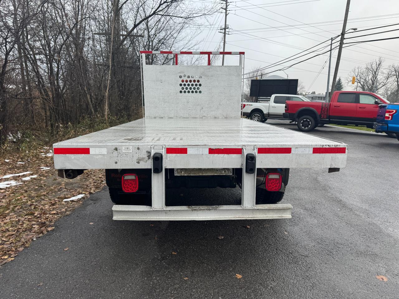 2013 Ford SUPER DUTY F-450 DRW XL 2WD 201" WB Chassis with 16' Flatbed - Photo #10