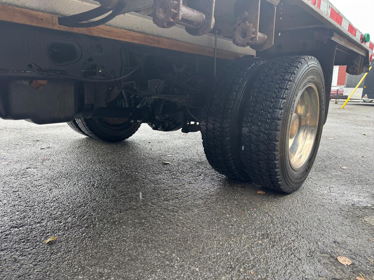 2013 Ford SUPER DUTY F-450 DRW XL 2WD 201" WB Chassis with 16' Flatbed - Photo #15