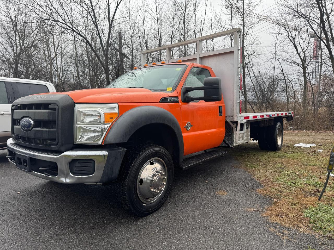 2013 Ford SUPER DUTY F-450 DRW XL 2WD 201" WB Chassis with 16' Flatbed - Photo #8
