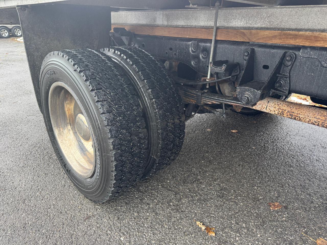 2013 Ford SUPER DUTY F-450 DRW XL 2WD 201" WB Chassis with 16' Flatbed - Photo #16