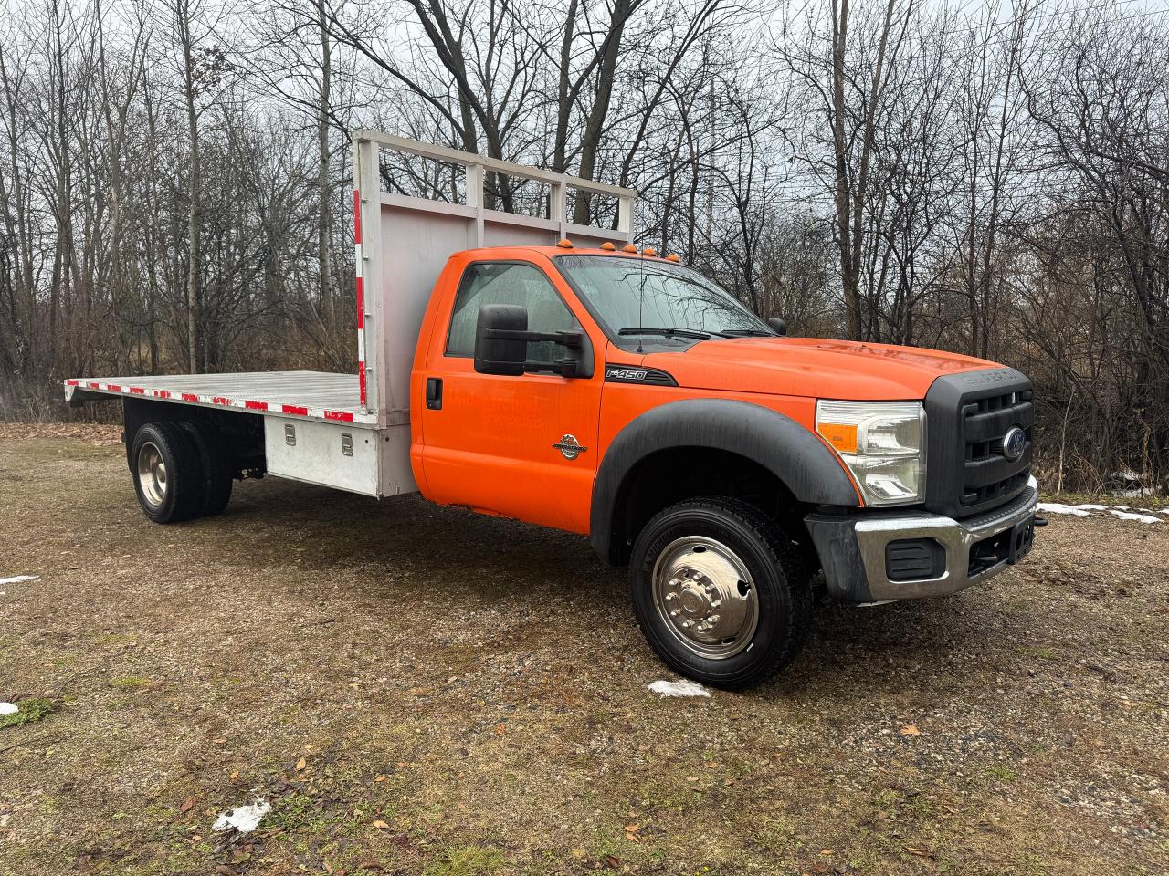 2013 Ford SUPER DUTY F-450 DRW XL 2WD 201" WB Chassis with 16' Flatbed - Photo #2
