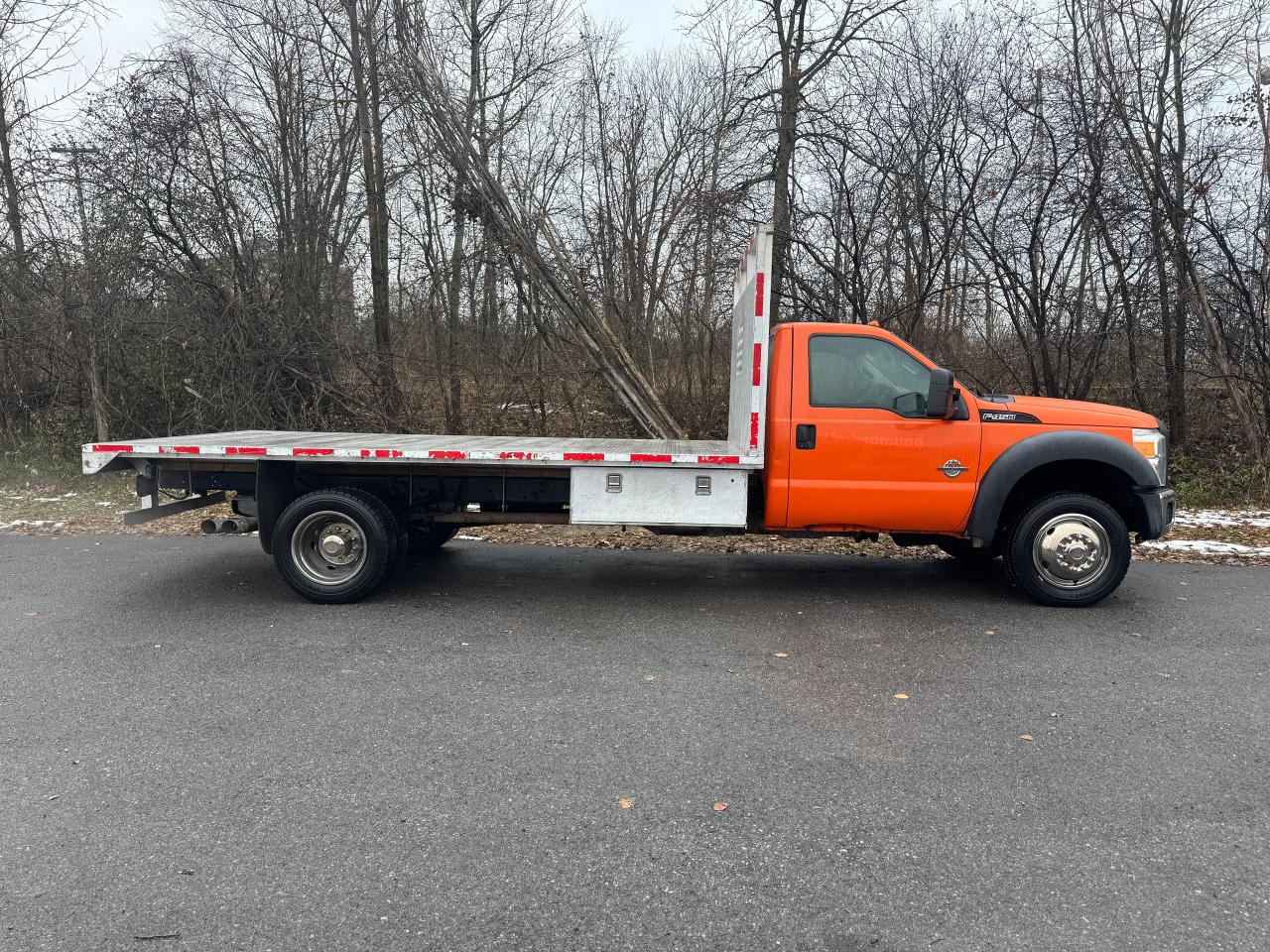 2013 Ford SUPER DUTY F-450 DRW XL 2WD 201" WB Chassis with 16' Flatbed - Photo #5