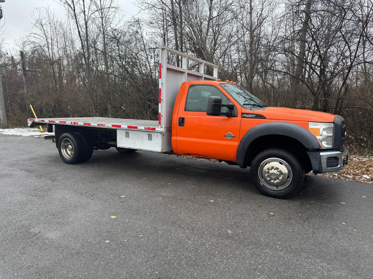 2013 Ford SUPER DUTY F-450 DRW XL 2WD 201" WB Chassis with 16' Flatbed - Photo #4