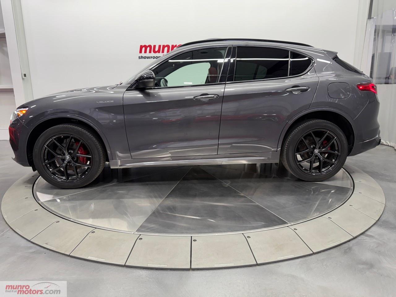 2022 Alfa Romeo Stelvio Veloce AWD Photo3