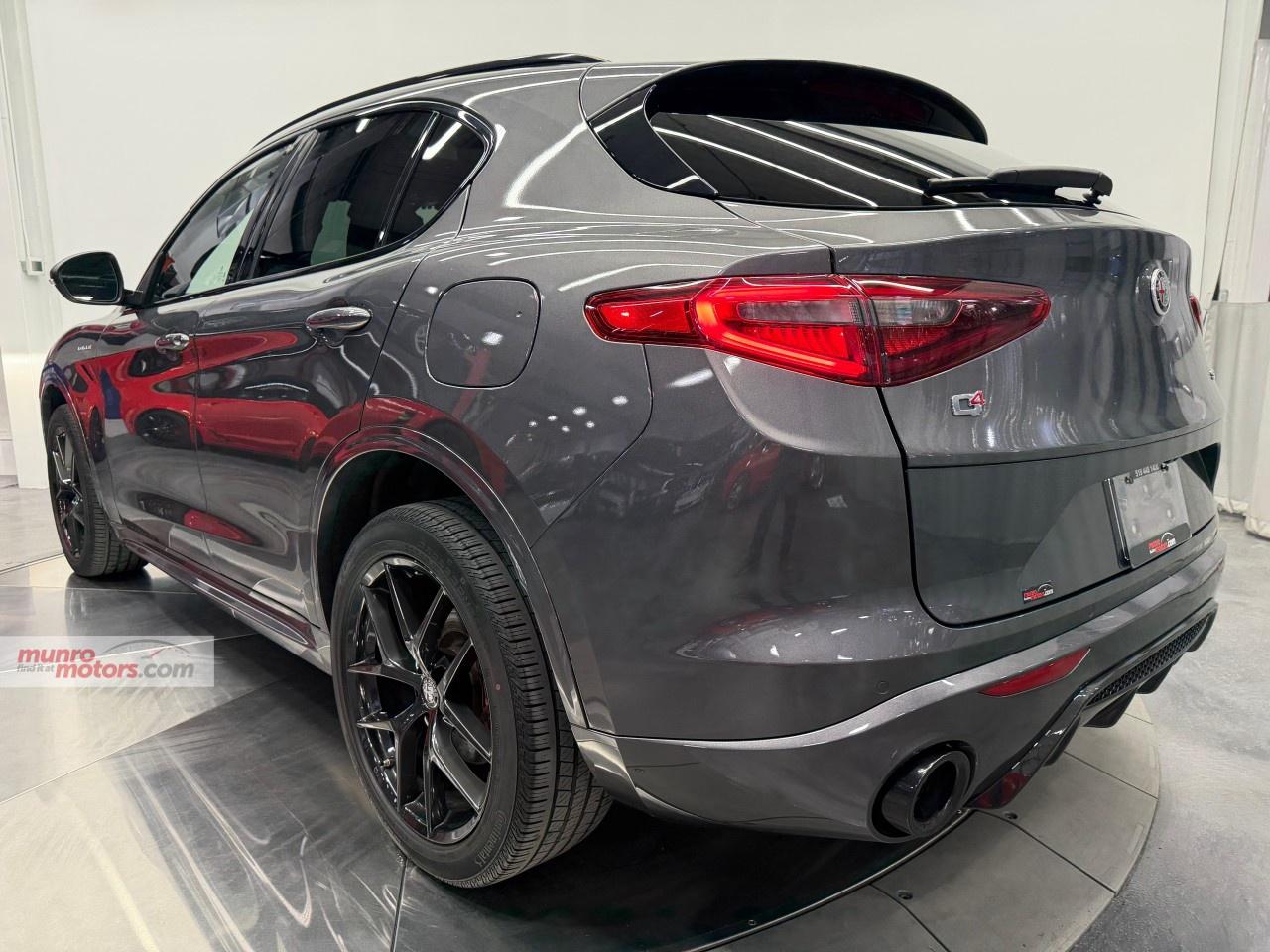 2022 Alfa Romeo Stelvio Veloce AWD Photo4
