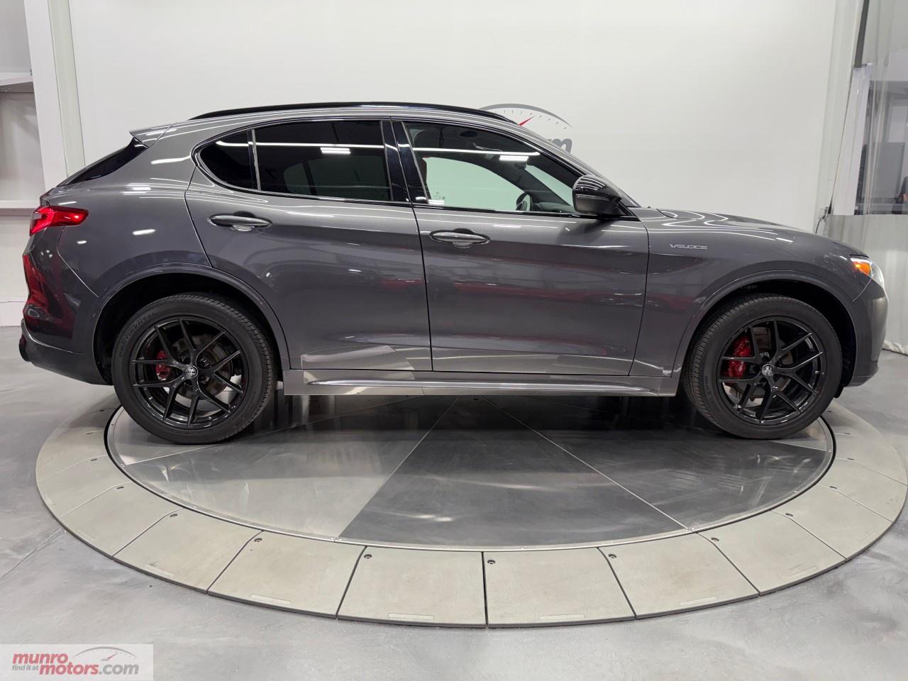 2022 Alfa Romeo Stelvio Veloce AWD Photo