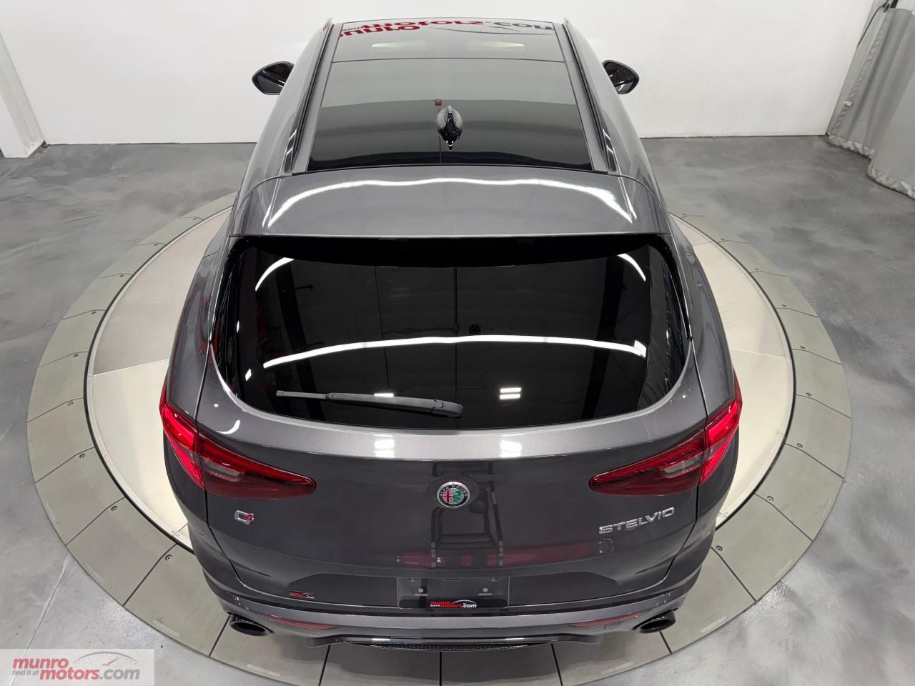 2022 Alfa Romeo Stelvio Veloce AWD Photo