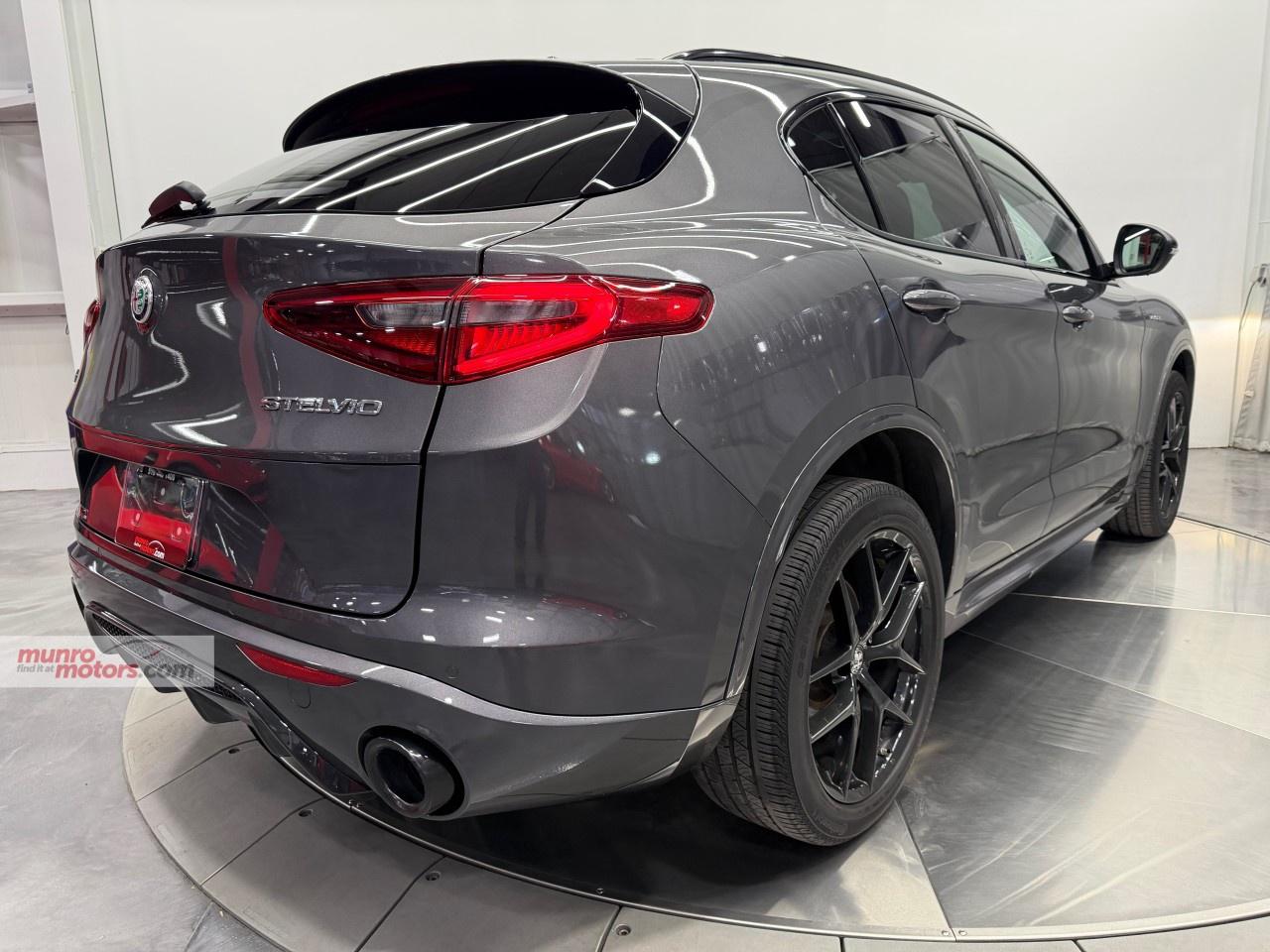 2022 Alfa Romeo Stelvio Veloce AWD Photo