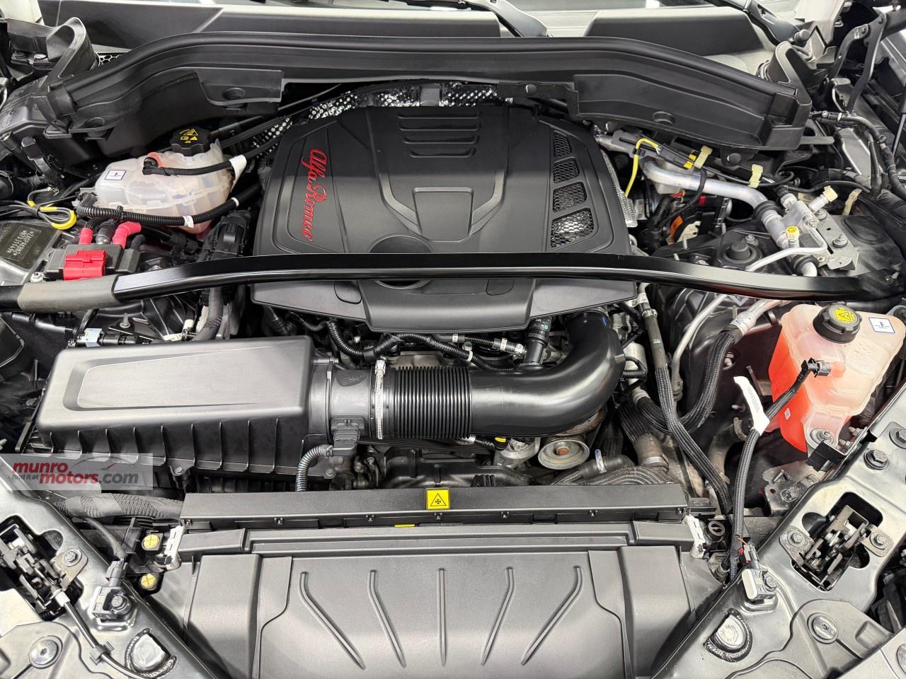 2022 Alfa Romeo Stelvio Veloce AWD Photo