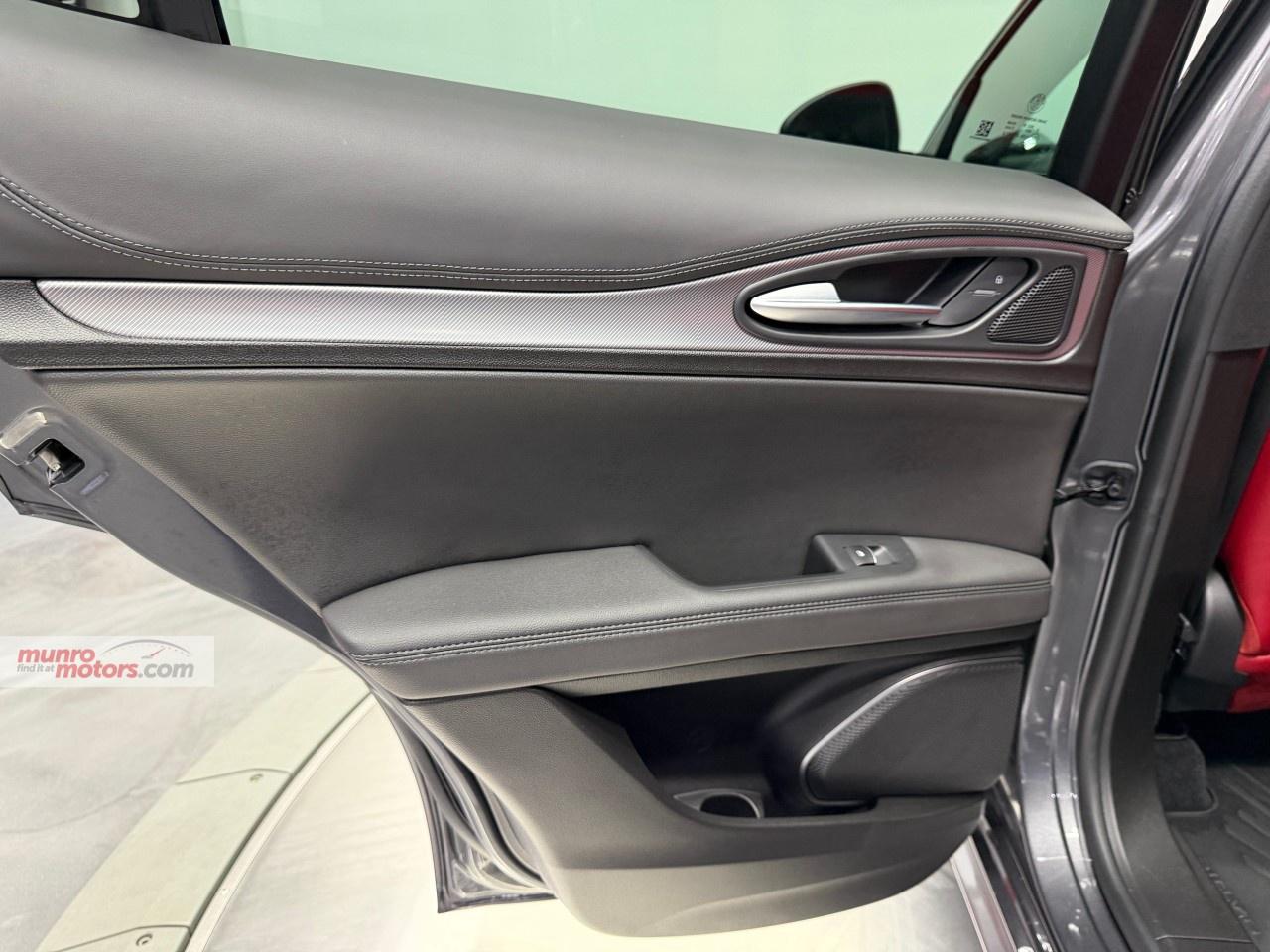 2022 Alfa Romeo Stelvio Veloce AWD Photo