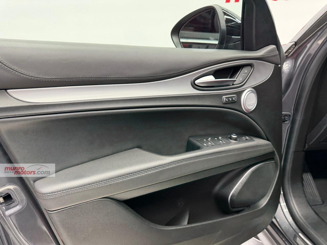 2022 Alfa Romeo Stelvio Veloce AWD Photo