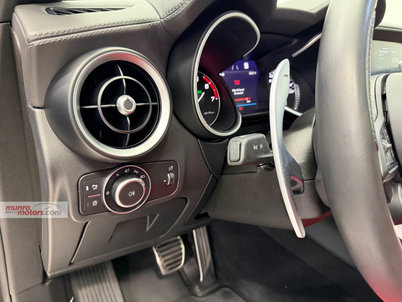 2022 Alfa Romeo Stelvio Veloce AWD Photo