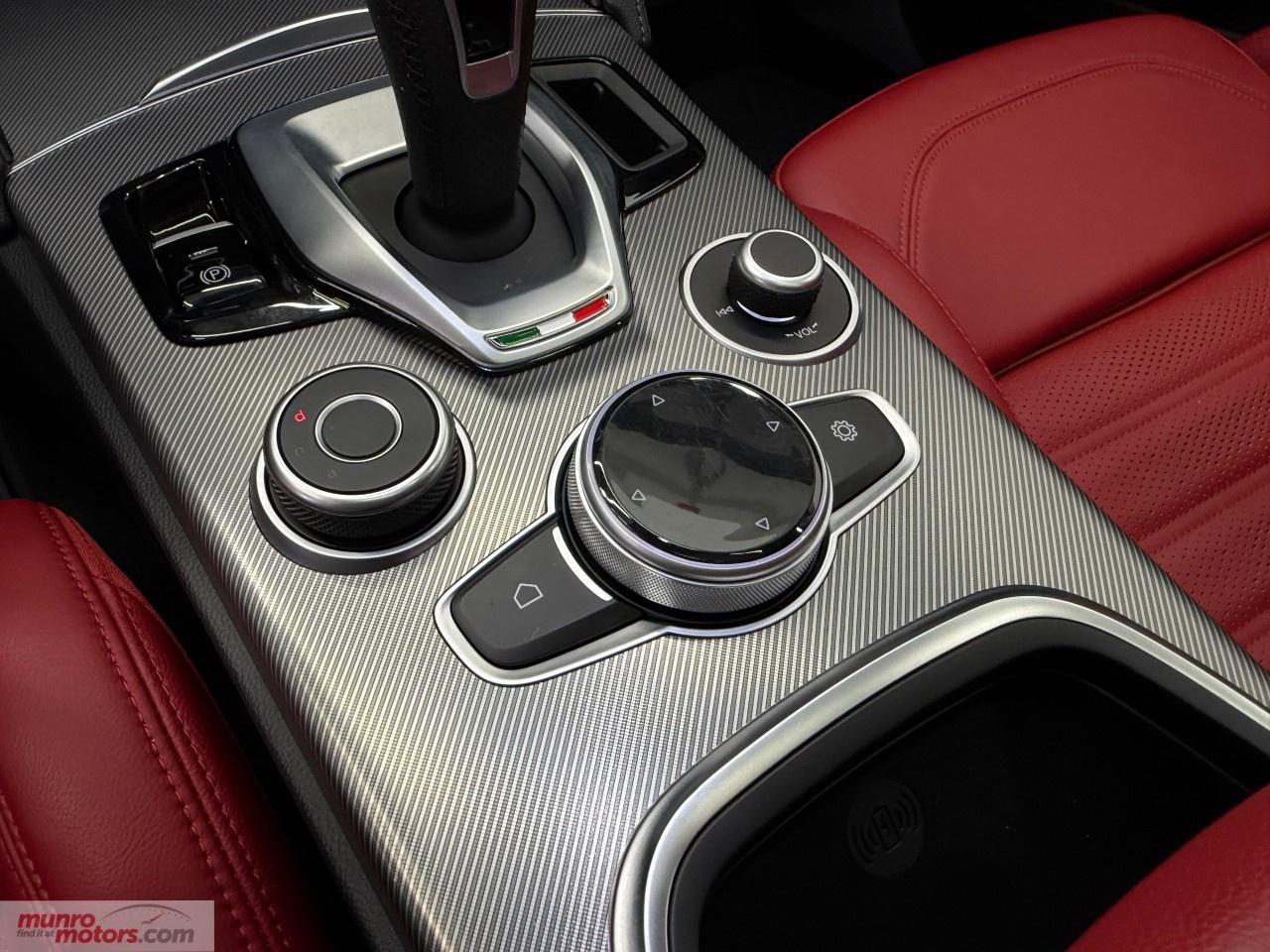 2022 Alfa Romeo Stelvio Veloce AWD Photo