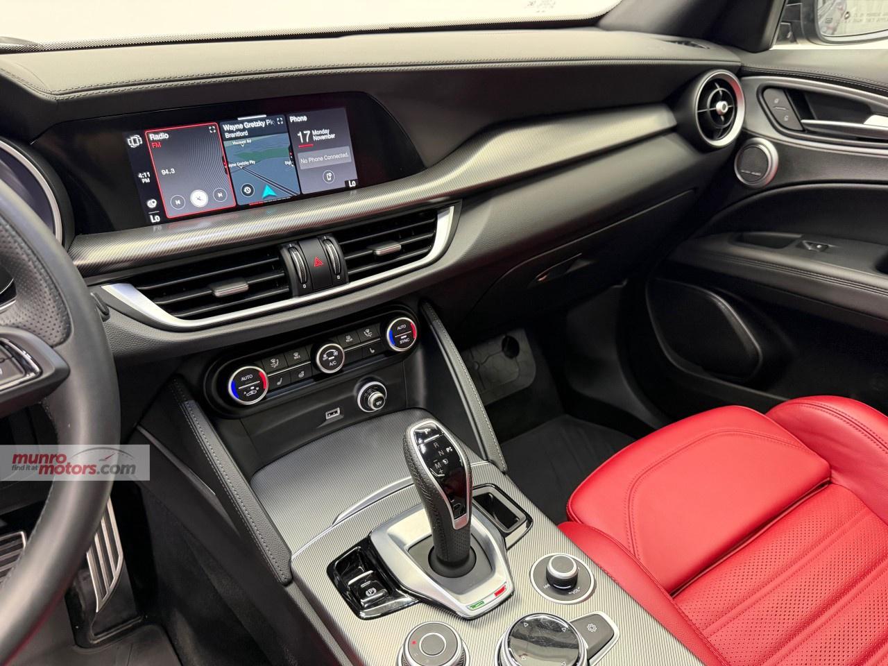 2022 Alfa Romeo Stelvio Veloce AWD Photo