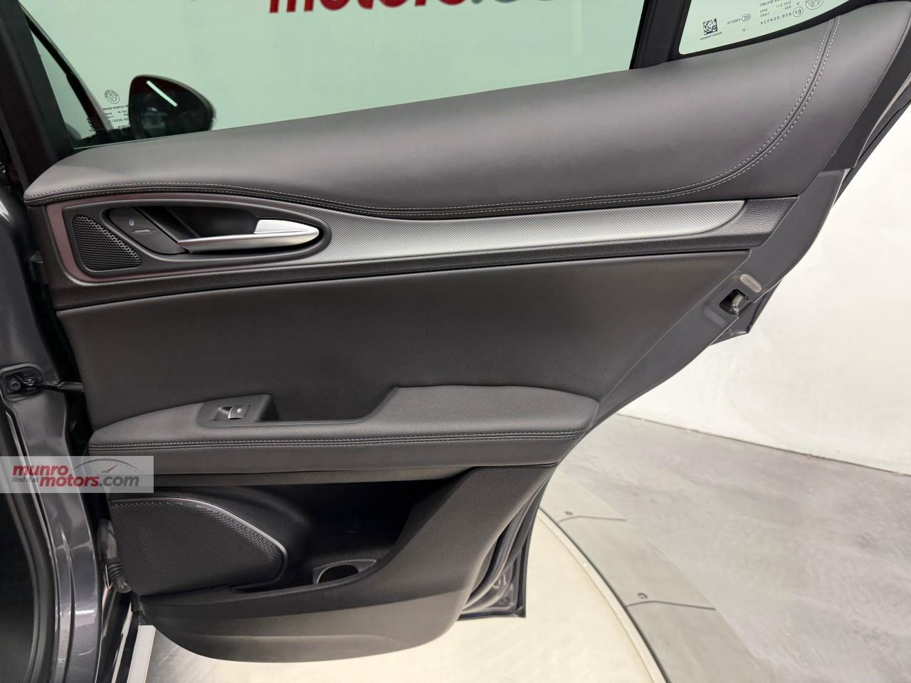 2022 Alfa Romeo Stelvio Veloce AWD Photo