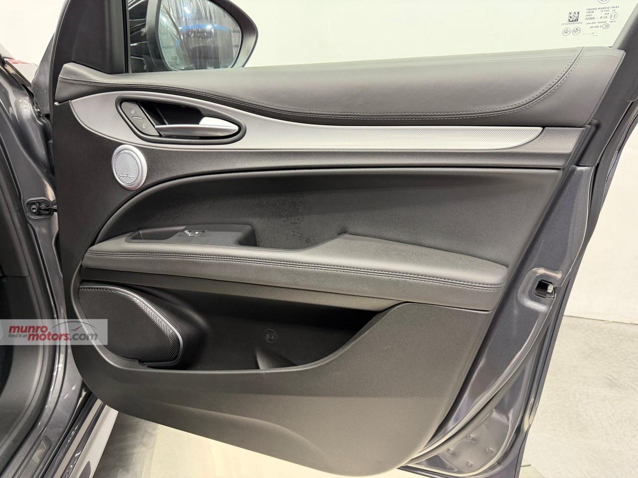 2022 Alfa Romeo Stelvio Veloce AWD Photo