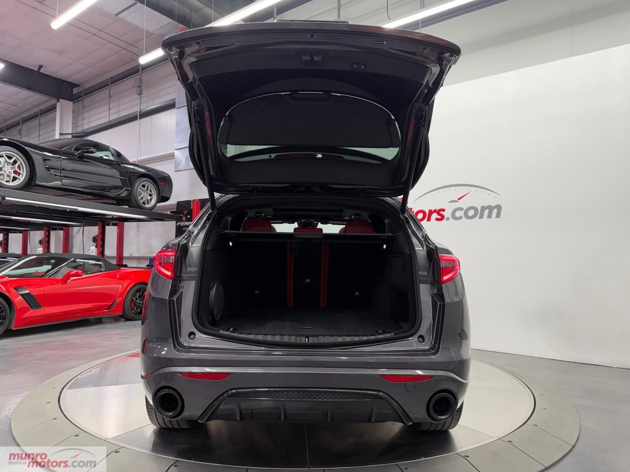 2022 Alfa Romeo Stelvio Veloce AWD Photo