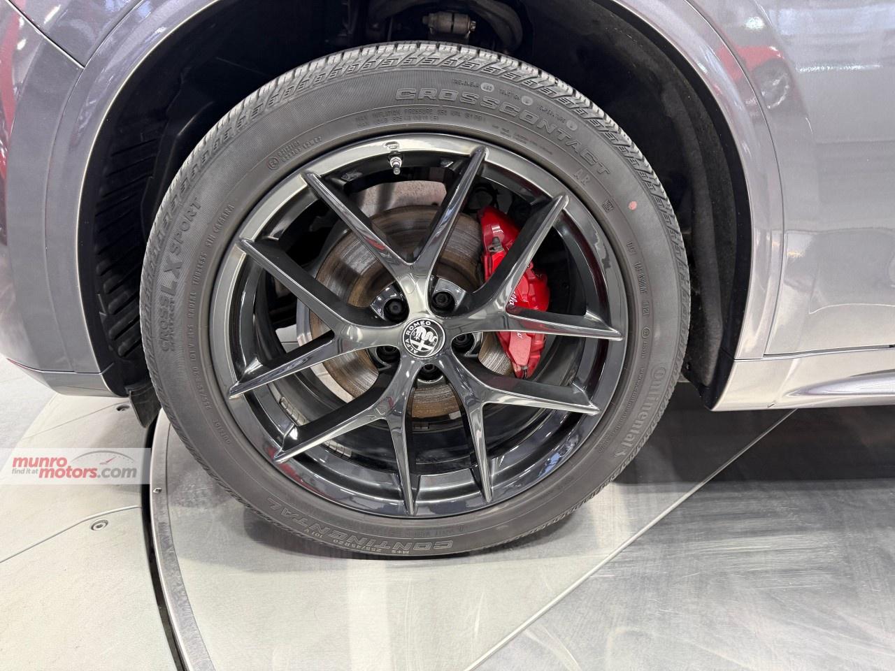 2022 Alfa Romeo Stelvio Veloce AWD Photo