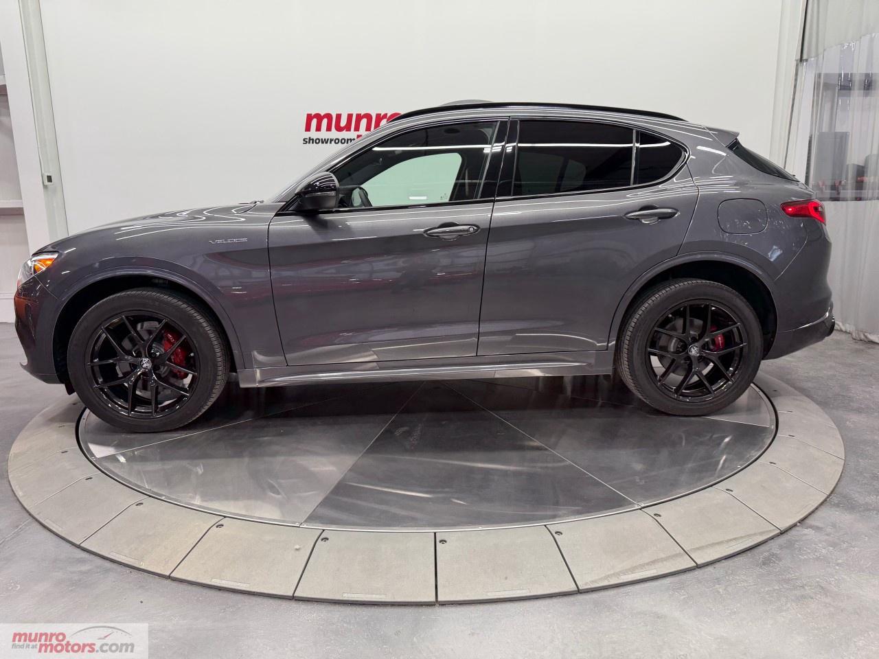 2022 Alfa Romeo Stelvio Veloce AWD Photo3