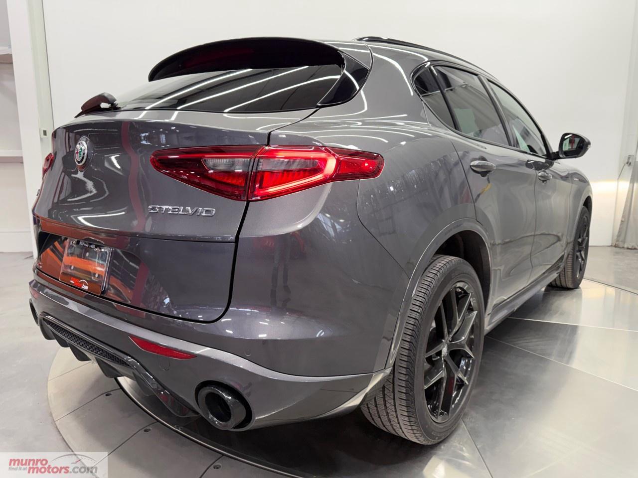 2022 Alfa Romeo Stelvio Veloce AWD Photo