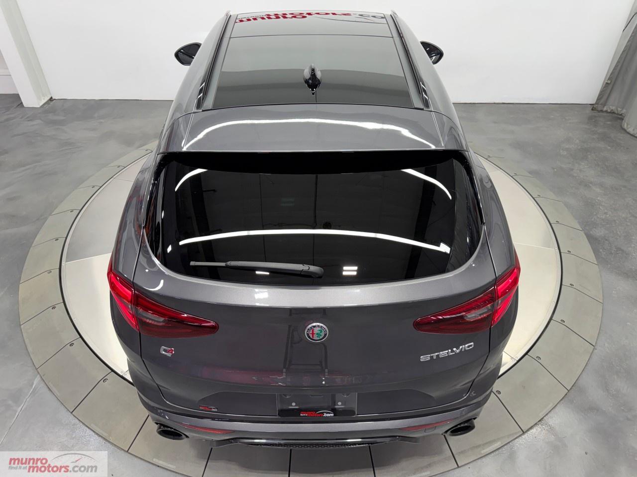 2022 Alfa Romeo Stelvio Veloce AWD Photo