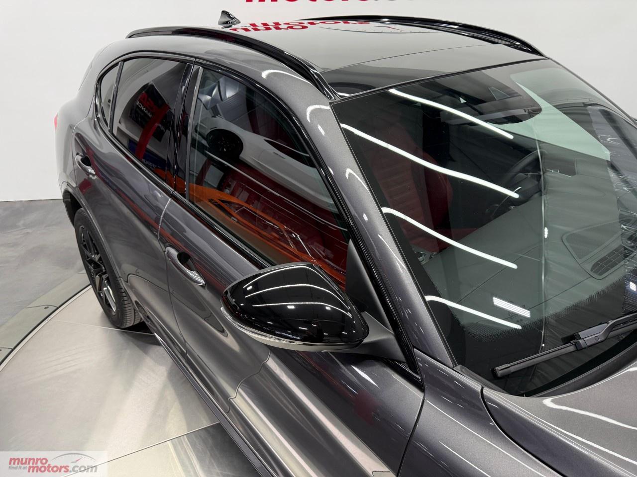 2022 Alfa Romeo Stelvio Veloce AWD Photo