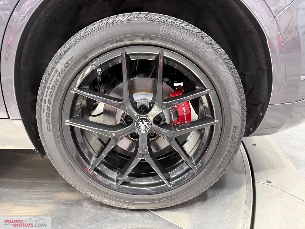 2022 Alfa Romeo Stelvio Veloce AWD Photo