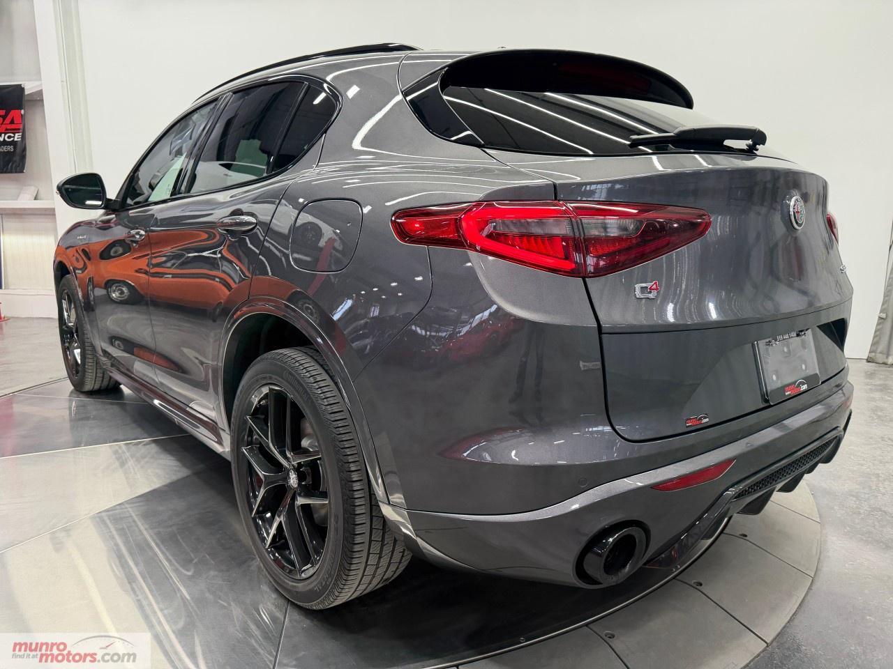 2022 Alfa Romeo Stelvio Veloce AWD Photo4
