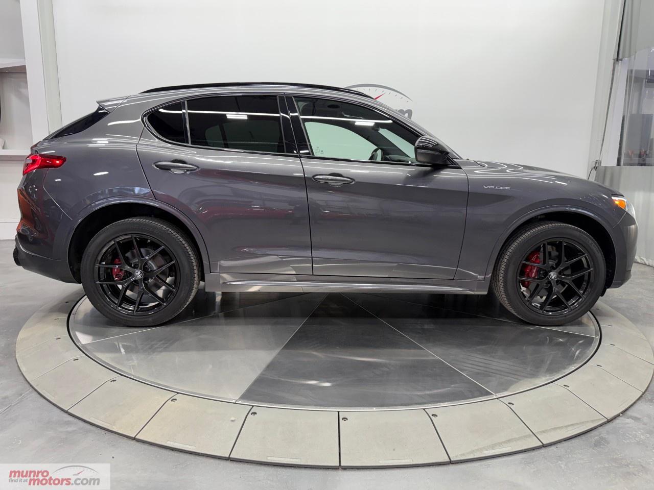 2022 Alfa Romeo Stelvio Veloce AWD Photo