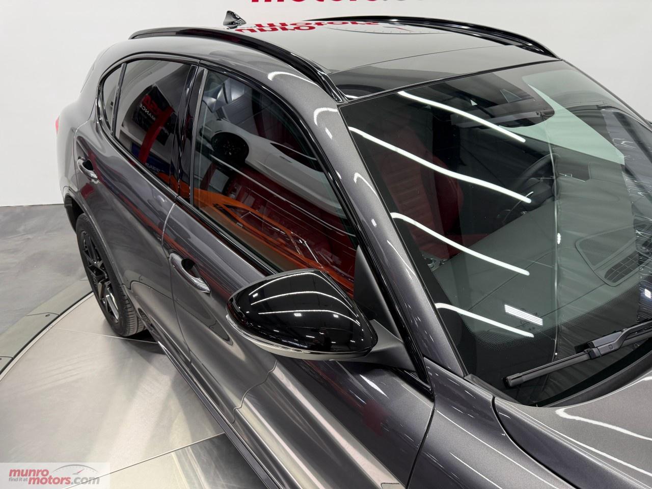 2022 Alfa Romeo Stelvio Veloce AWD Photo