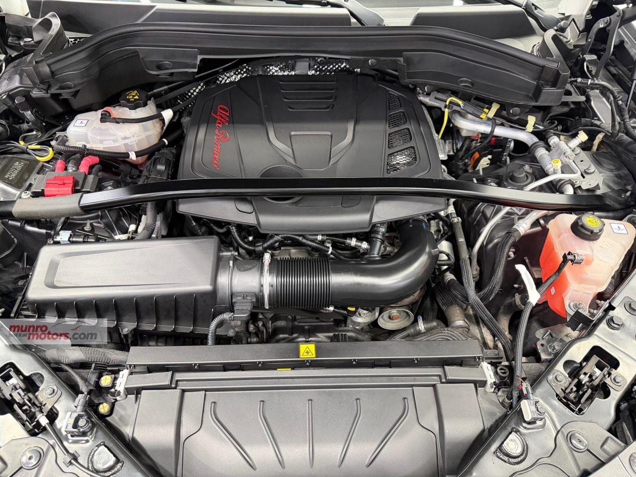 2022 Alfa Romeo Stelvio Veloce AWD Photo