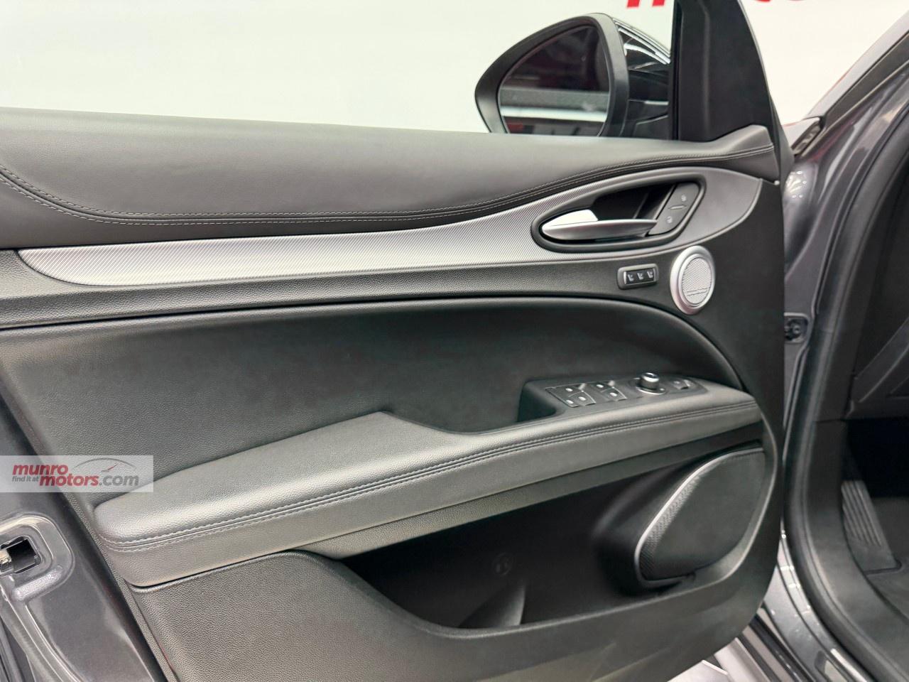 2022 Alfa Romeo Stelvio Veloce AWD Photo