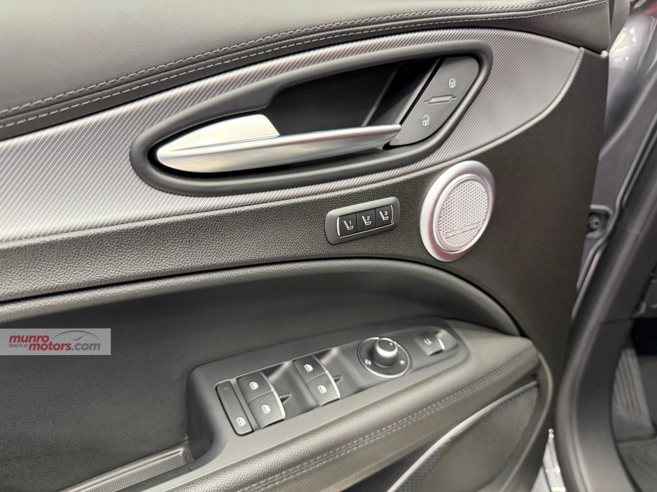 2022 Alfa Romeo Stelvio Veloce AWD Photo