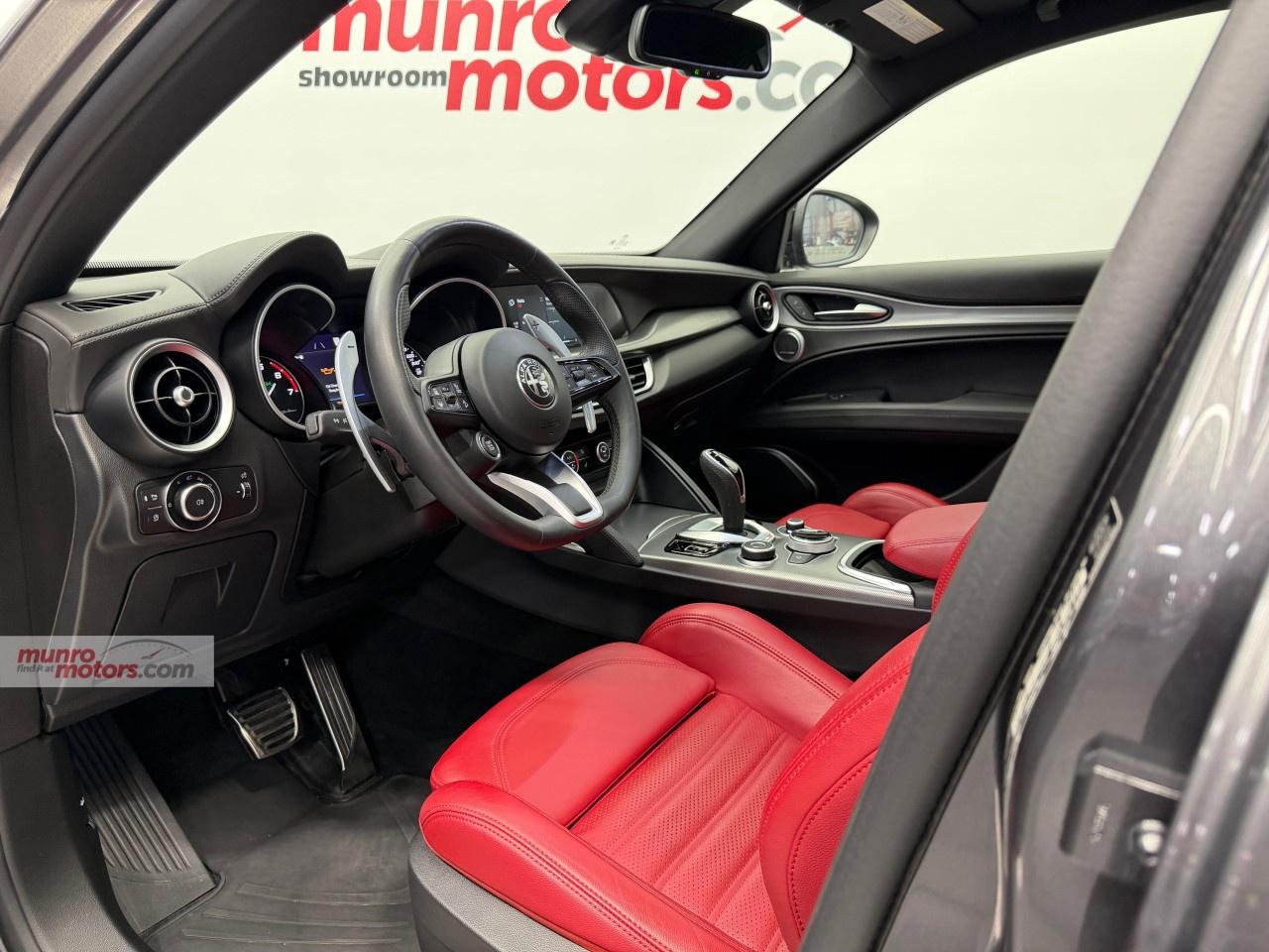 2022 Alfa Romeo Stelvio Veloce AWD Photo