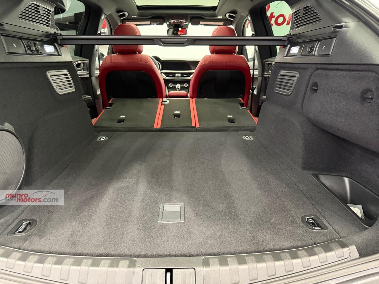 2022 Alfa Romeo Stelvio Veloce AWD Photo