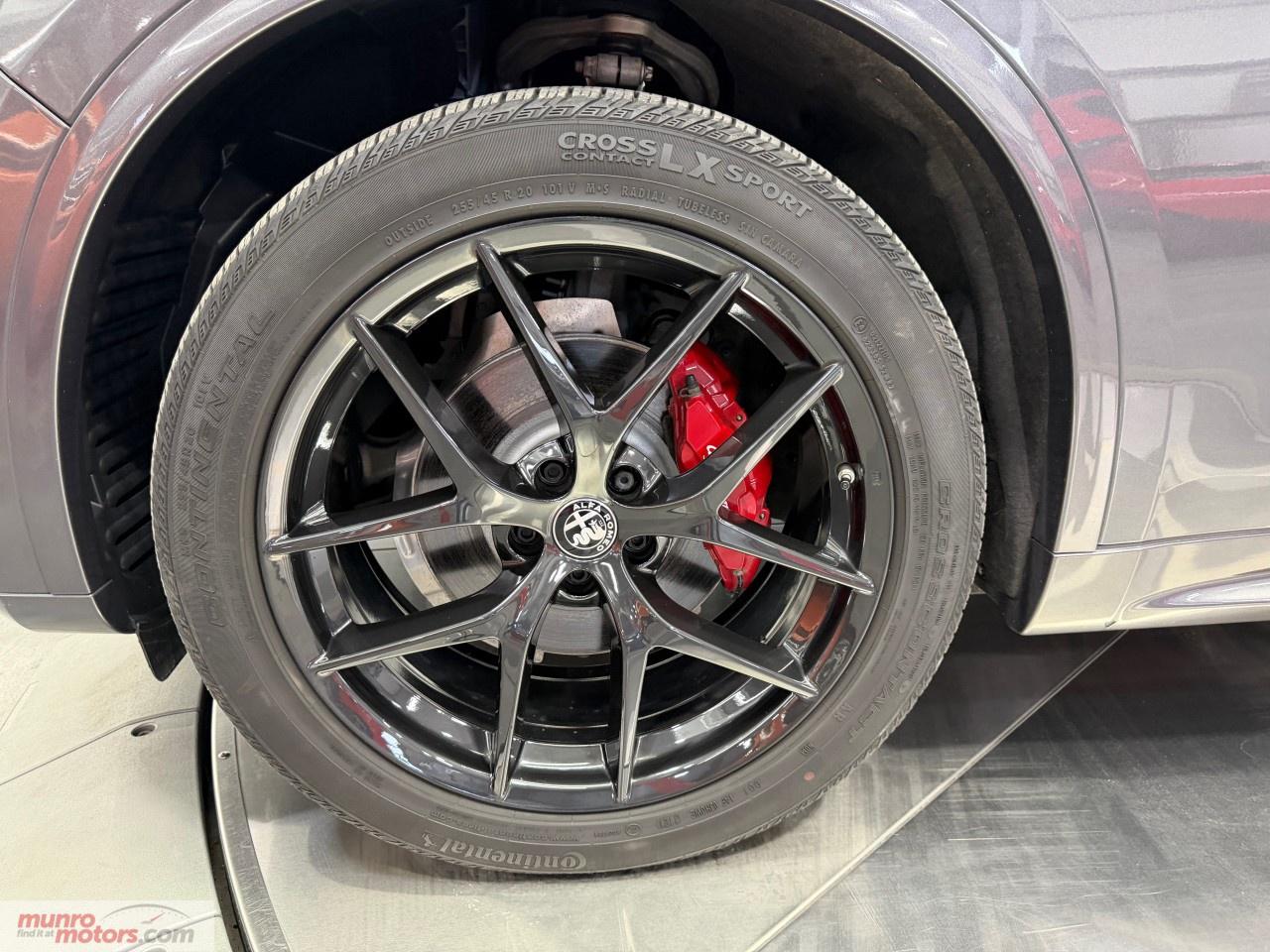 2022 Alfa Romeo Stelvio Veloce AWD Photo