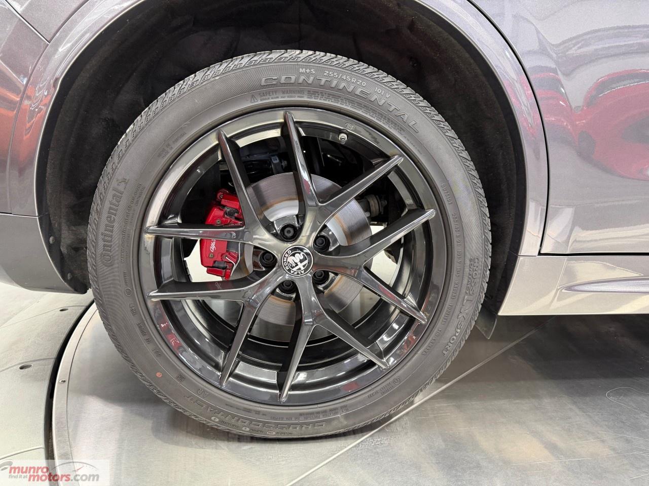 2022 Alfa Romeo Stelvio Veloce AWD Photo