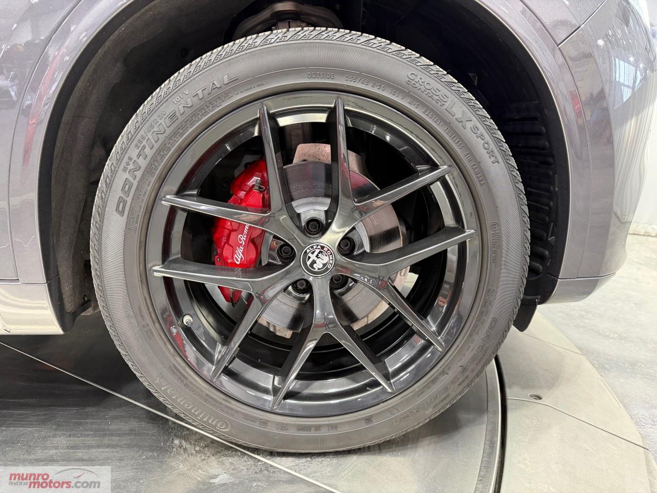 2022 Alfa Romeo Stelvio Veloce AWD Photo