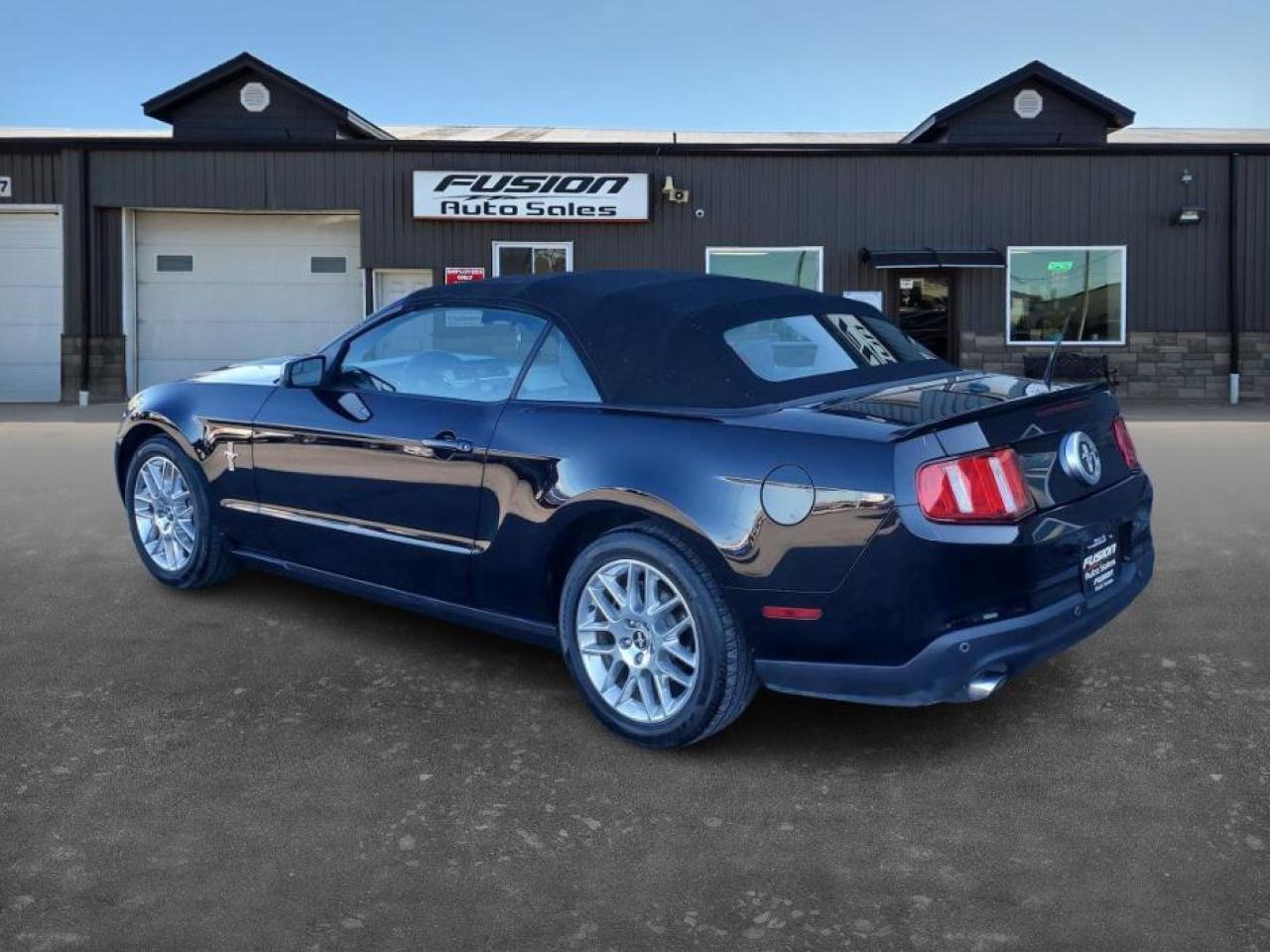 2012 Ford Mustang 2DR CONV V6 PREMIUM Photo2